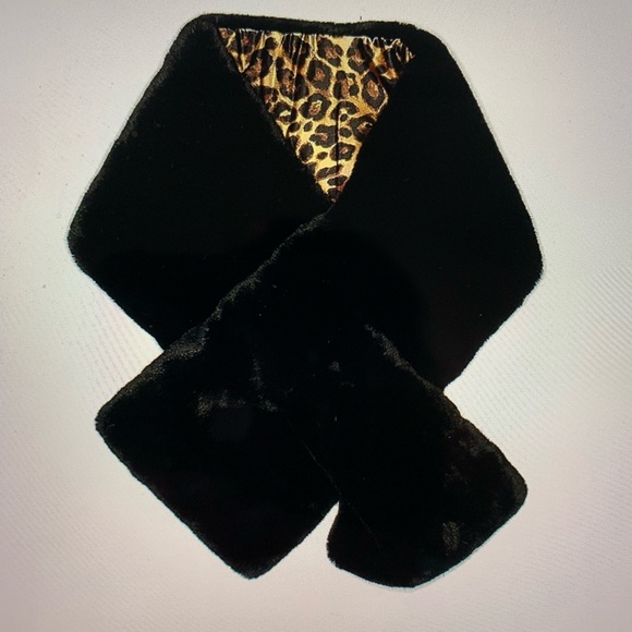 White House Black Market Faux Fur Scarf - Picture 1 of 3